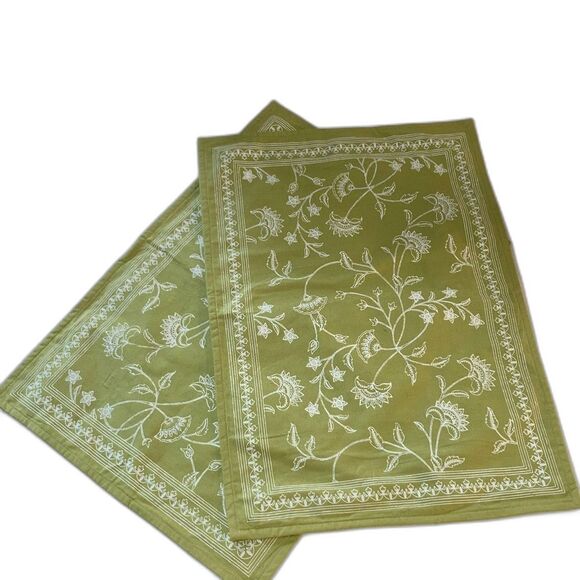 WORLD MARKET Elegant Floral Placemats Green and White 100% Cotton Set of 2 - Picture 1 of 13